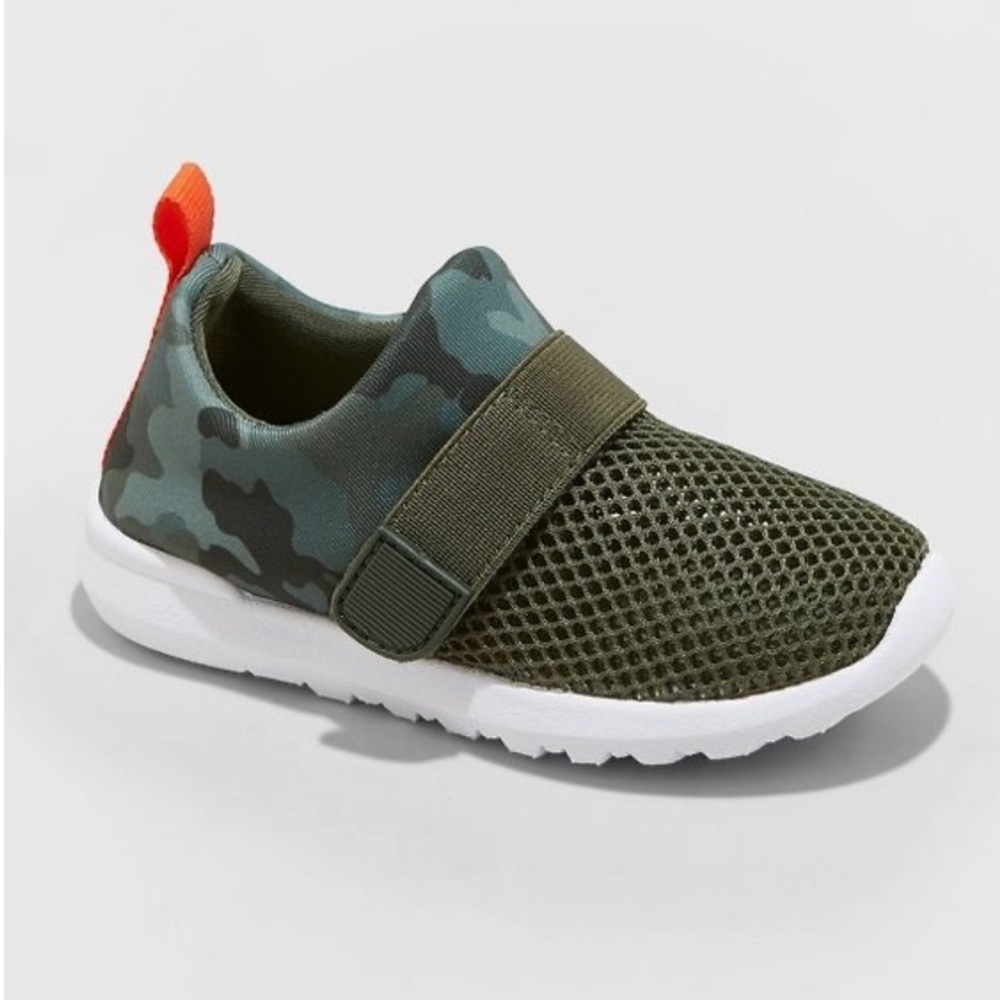 Kids Camo Shoes- Sz 11 toddler 🌺